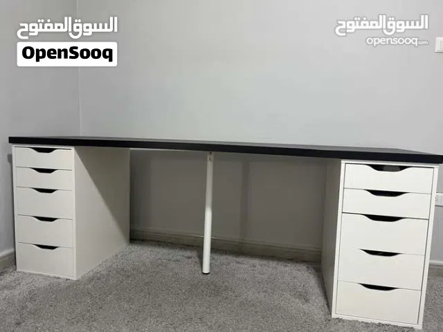 مكتب ايكيا ikea بحالة الجديد تماما للبيع
