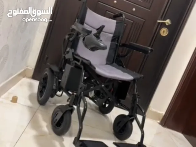 كرسي كهربائي متحرك عملي ومريح جدًا بحاله جيده جداً ممتاز لكبار السن مع شاحن خاص به و سرعات مختلفه.