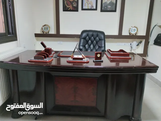 مكتب مدير للبيع بحالة جيدة و استعمال شخصي