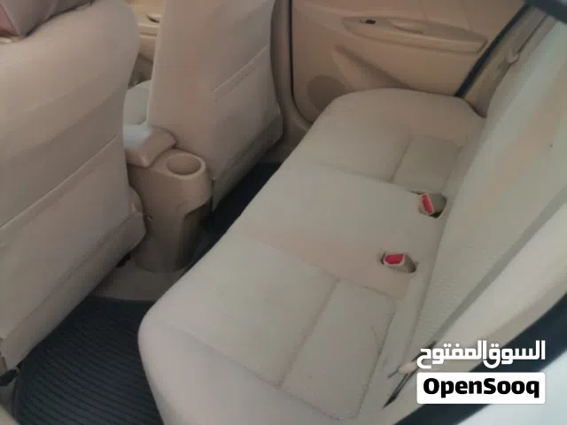2017 تويوتا يارس E