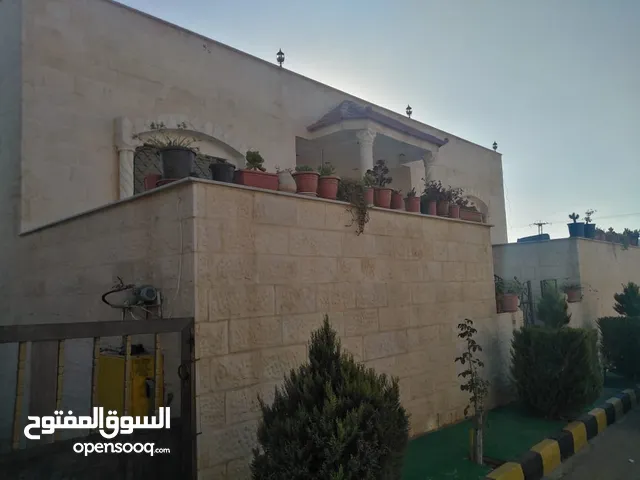 بيت مستقل للبيع في منطقة العبدلية بالقرب من مسجد خالد بن الوليد