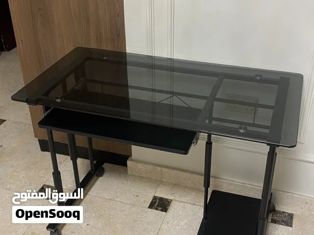 طاولة زجاجيه مع عجلات جودة عالية جدا