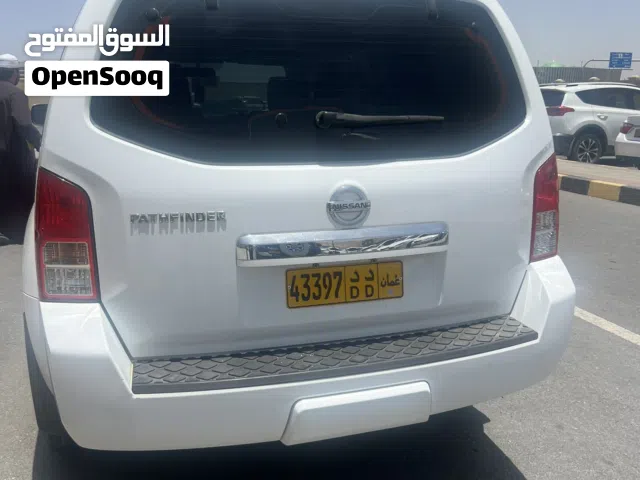 2012 نيسان باثفايندر Standard