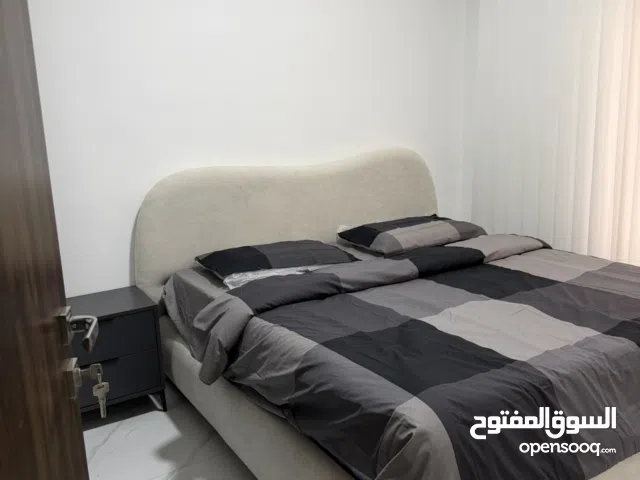 ستوديو مفروش فاخر 2 نوم  موقع مميز  أول ساكن  جاهز فوري قرب الجامعة الأردنية
