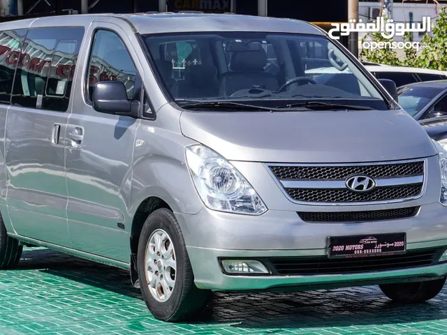 Hyundai H1 2011 With sunroof - 12 Seats