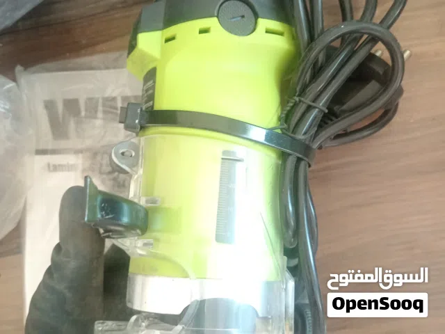 معدات نجارين واصحاب المشاريع والورشات الصغير  متفرقة جديد ومستخدم استخدام بسيط بسعر حرق للبيع