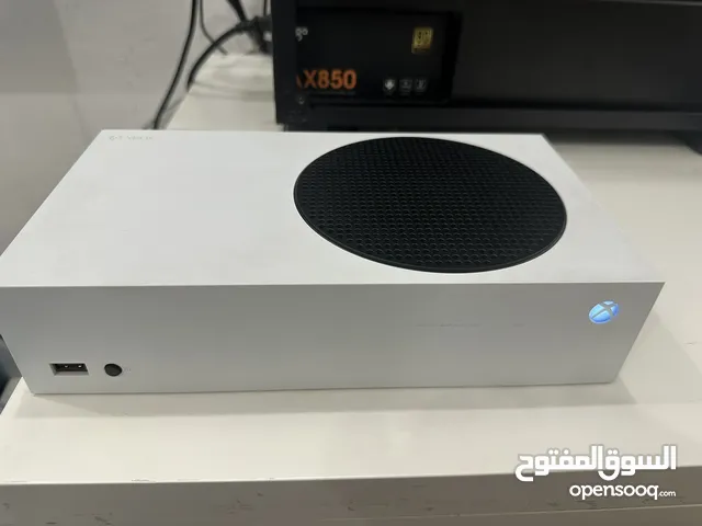 Xbox Series S - 512GB جدا نظيفه مع كامل اغراضها