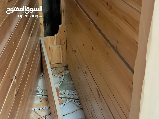 خشب مال كعده عربيه بيها مكانات لل ازهار والورد 2 ع متر ونص 2 ع ثلاث مترات بيع مستعجلر