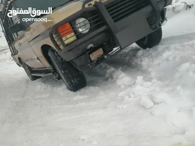 Range Rover model 90 Khare2 nadafe Mekaneek top 3lay zawayed Moter 3.9 Ma fe aya 3otel