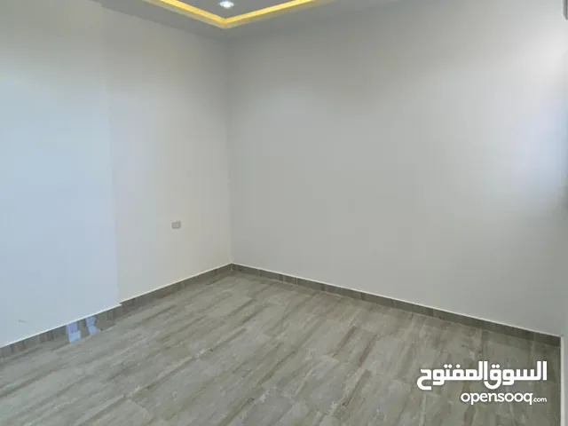 مبنى اداري قريب جدا من رئيسي شارع 11 يونيو.. للايجار.. اقرأ الإعلان اكويس