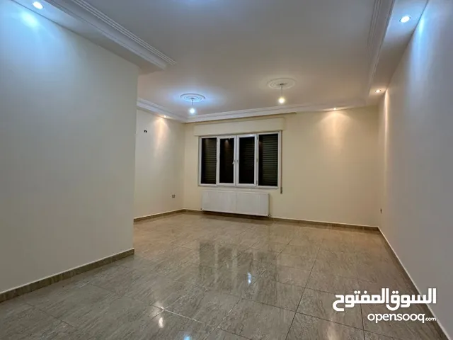 شقه فارغه للايجار ـ موقع مميز جدا ـ ضاحيه الرشيد - طابق ارضي ـ حديقه