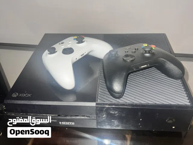 اكس بوكس ون نظيف ويوجد جهازين وايضا يوجد حساب ومجموعه من الألعاب
