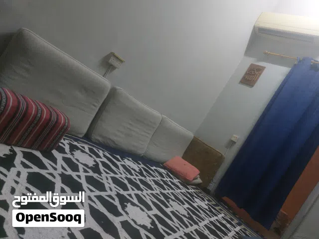 مطلوب شخص سكن مؤقت من  (6/25 )الي (10/25) حولي شارع كتيبه الايجار 35 ورا المغفر قريب من الباص