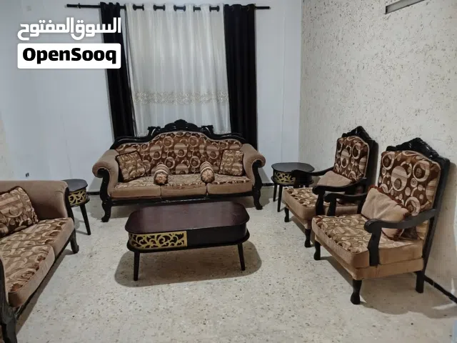 طقم كنب مع طاولات عدد 3