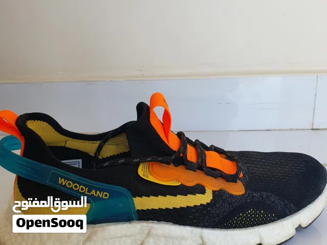 حذاء من شركة wood sport