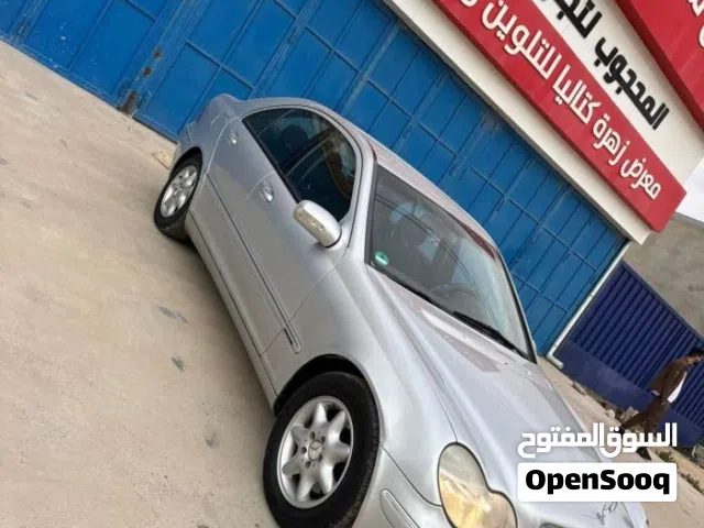 2004 مرسيدس بنز الفئة-C C 180
