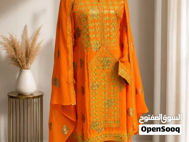 متوفر فساتين وملابس تقليديه مستعمل ملبوس مره وحده فقط