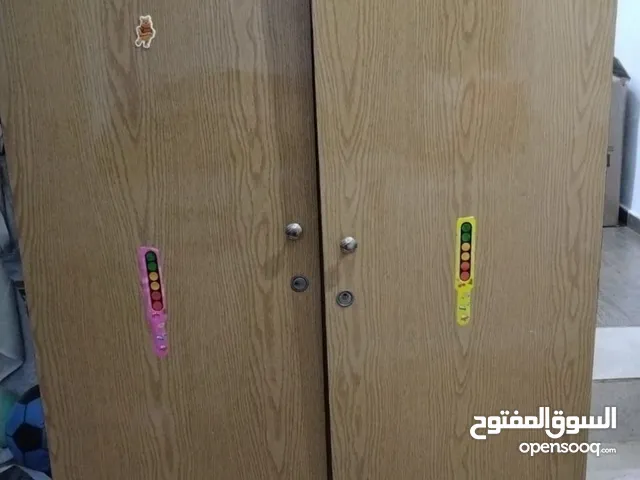 خزانة لاتيه خشب نضيف