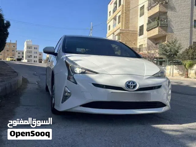 2017 تويوتا بريوس Prius