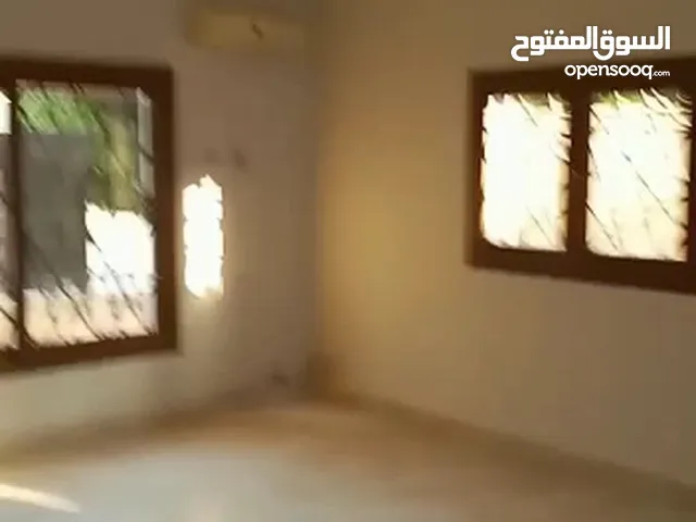 مخزن منظم للايجار بجانب خدمات الدائري الثالث في موقع ممتاز يصلح مركز توزيع او تخزين اقرأ الوصف