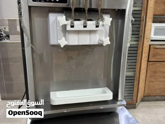 للبيع مكينه ايسكريم+ طاوله (بيعه سريعه)