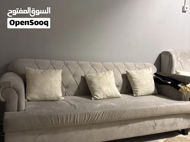 4 كراسي 2 لشخص واحد و2 يتسع 2 الى 4 اشخاص