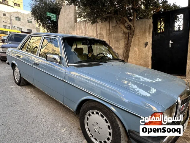 1982, مرسيدس بنز, الفئة-E, E 200