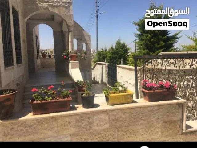 شبه فيلا في شفا بدران للبيع مساحة الأرض 706م  وبناء 495 م