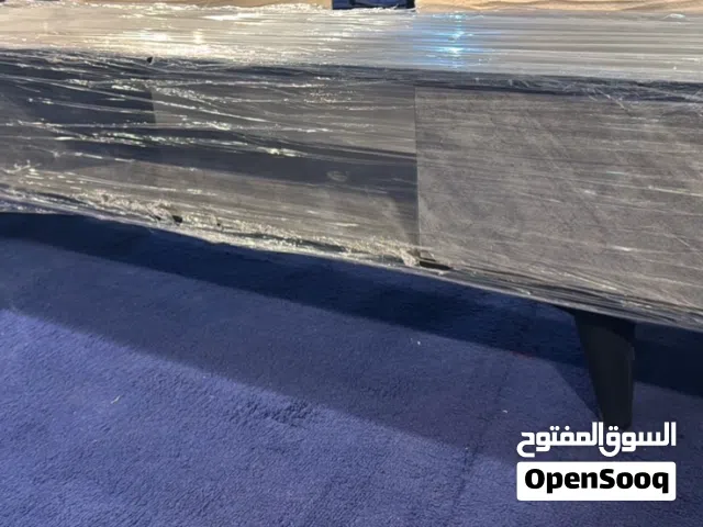 طاولة تلفزيون