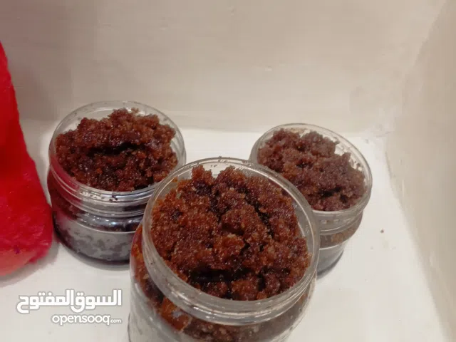 كل ما يخص من منتجات عناية بالبشرة والشعر والشعر الخ...