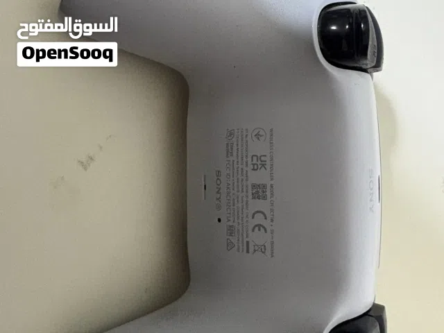 يد تحكم PS5 مستخدمة