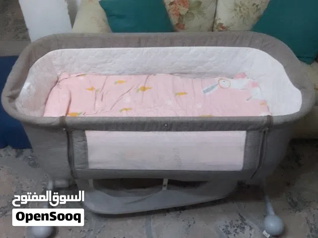 سرير اطفال واحد بحالة ممتازة جدا وهزازة أطفال سعر نهائي للبيع لل للبيع للبيع للبيع للبيع للبيع