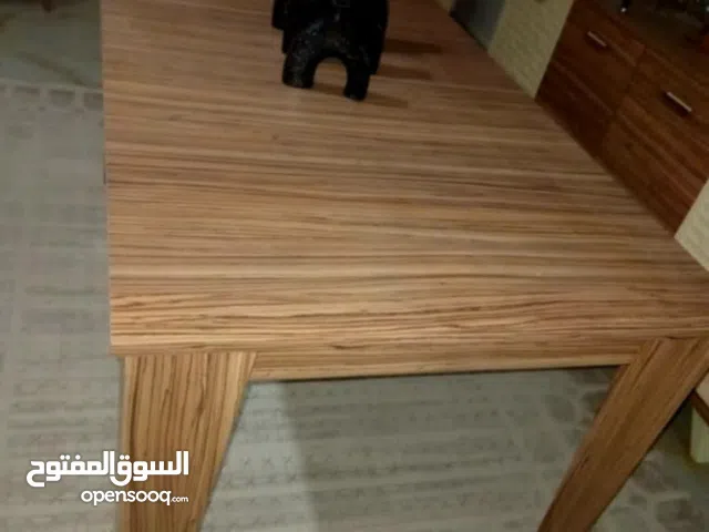 للبيع مع بعضهم للعلم الطاوله من غير كراسي المكان العجيلات