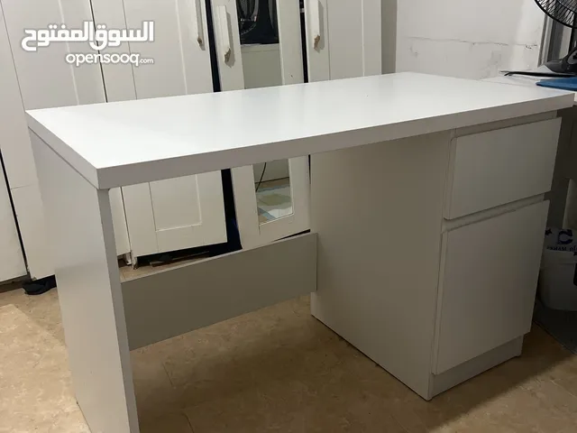 مكتب اثنين مستعمل بحاله جديده وجيده جدا بسعر جيد