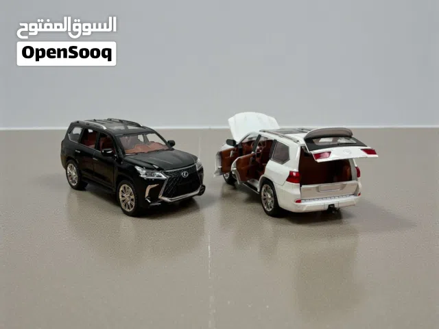 سيارة لكزس LX570 حديد  متوفرة باللون الأبيض والأسود