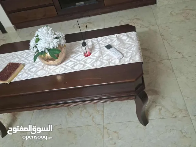 مرجيحة مستعملة بحالة ممتازة للبيع بسعر 400 شيكل  طاولة مع 4 طربيزات بسعر 300 شيكل  مزنون بسعر 300