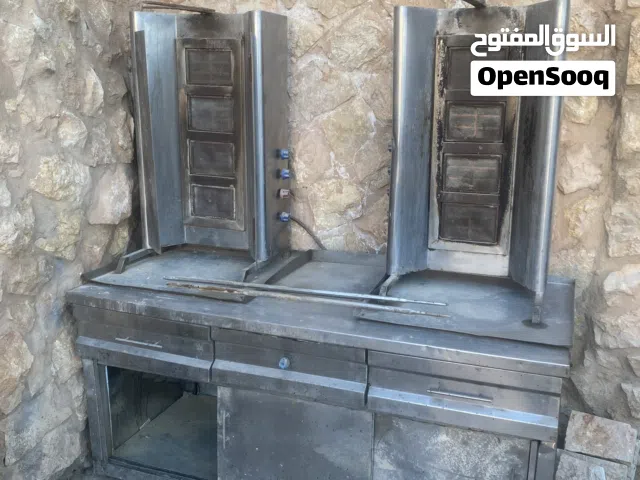 شوّايات شاورما عدد ثنين مع اسياخ شك عدد ثنين و بسطة و غاز كبير 3 عيون شغل طبخ