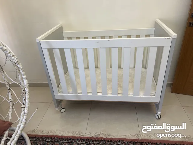 تخت اطفال خشب ثقيل ماركة TRAMA