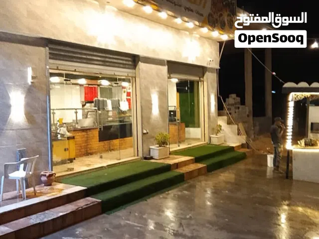 مطعم للبيع بي جميع معداته
