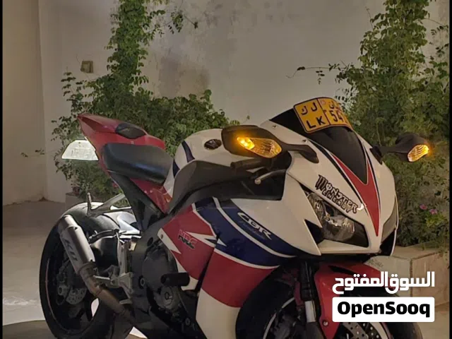 للبيع هوندا. RR 1000