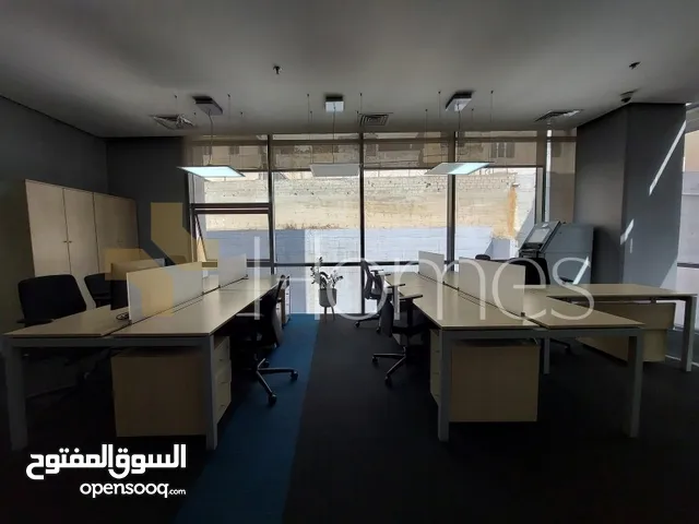 مكتب طابق رابع مفروش بموقع مميزومجمع فخم للايجار في عبدون بمساحة 200م
