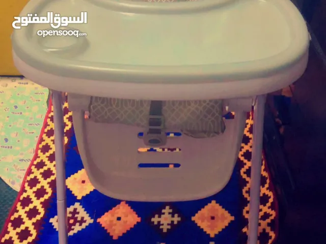 كرسي و مقعد اطفال نظاف