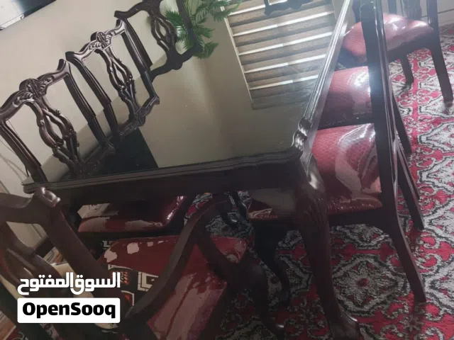 طاولة سفره مع 8 كراسي بحال الوكاله استعمال شهر