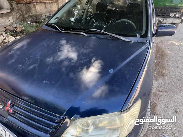 ميتسوبيشي لانسر 2002 لون كحلي. السيارة فحصها مرفق معها السيارة واقفة صلاة النبي محتاجة فقط فقط دهان