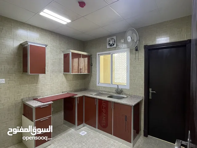 1BHK Flat in Amerat 6 (Souq) - شقة للإيجار فالعامرات 6