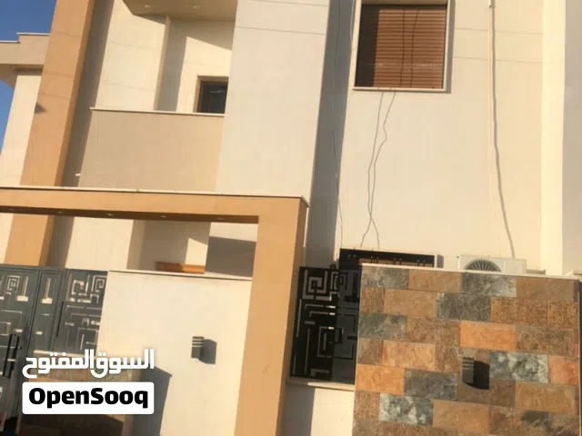 330 m2 5 Bedrooms Villa for Sale in Tripoli Ain Zara