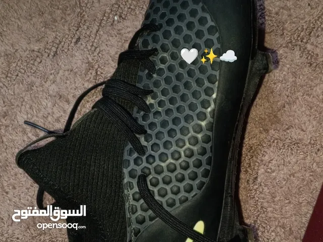 39 Sport Shoes in Al Karak