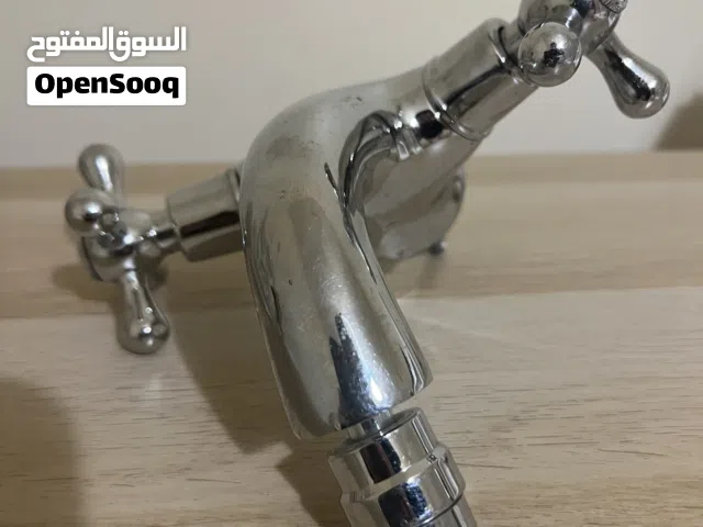 للبيع بطارية مغسلة (حنفية ماء) بحالة ممتازة