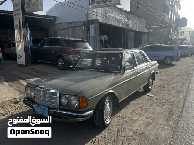 1982 مرسيدس بنز الفئة-E E 240