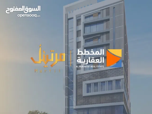 شقة للبيع غرفتين وصالة بتشطيب VIP اول خط من شارع نستو ، المعبيلة